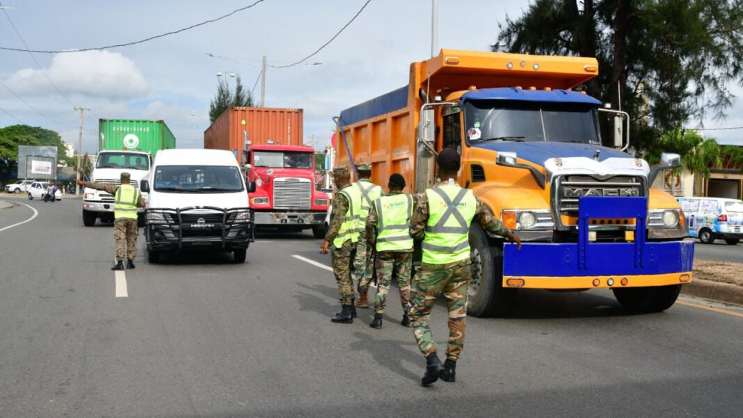 Intrant restringe circulación de vehículos de carga durante Semana Santa 2026